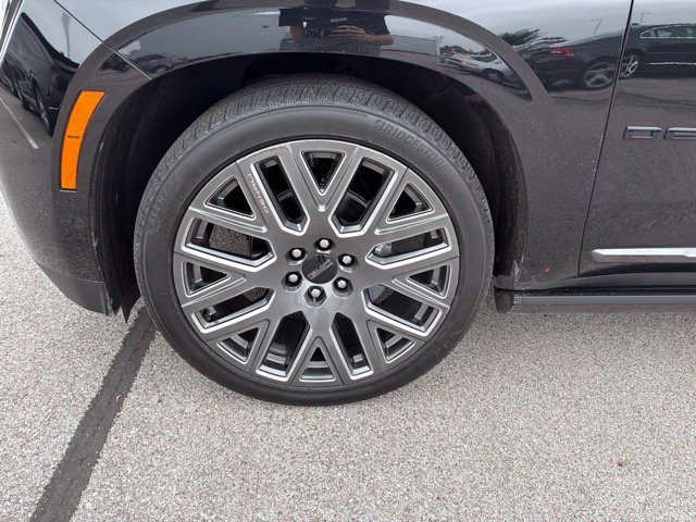 Used 2025 GMC Yukon Denali Ultimate w/ LPO, Floor Liner Package AWD/4WD image 7