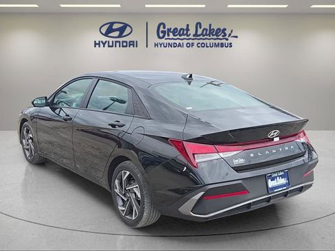 Certified 2025 Hyundai Elantra Sport FWD image 3
