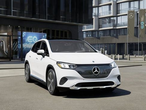 New 2026 Mercedes-Benz EQE 320 4MATIC SUV image 9
