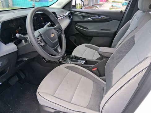 Used 2025 Chevrolet TrailBlazer LT FWD image 9