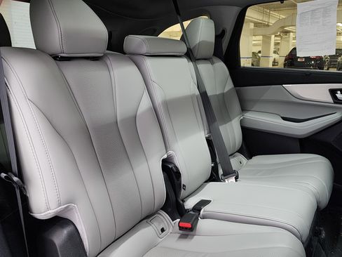 Certified 2025 Acura MDX SH-AWD w/ Technology Package image 21