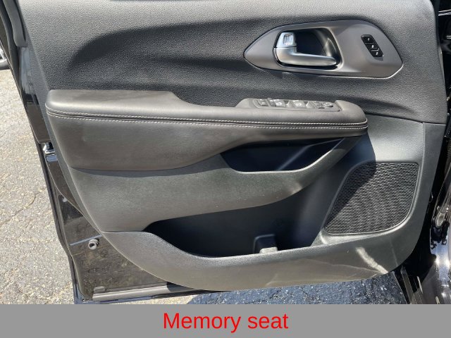 New 2027 Chrysler Pacifica Select FWD image 19