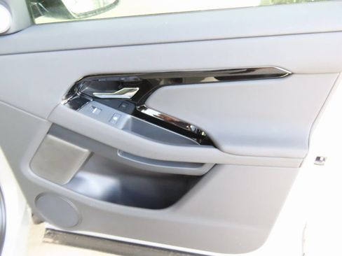 Used 2026 Land Rover Range Rover Evoque Dynamic SE AWD/4WD image 12