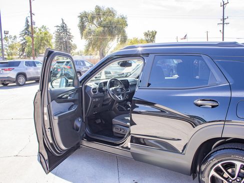 Used 2025 Chevrolet TrailBlazer LT w/ Convenience Package AWD/4WD image 23