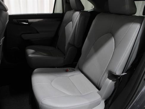 Used 2020 Toyota Highlander Limited image 20