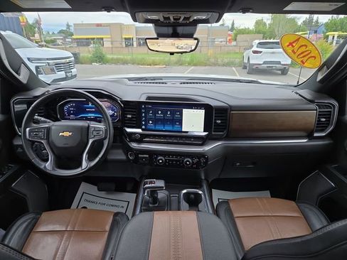 Used 2024 Chevrolet Silverado 1500 High Country w/ Technology Package AWD/4WD image 3