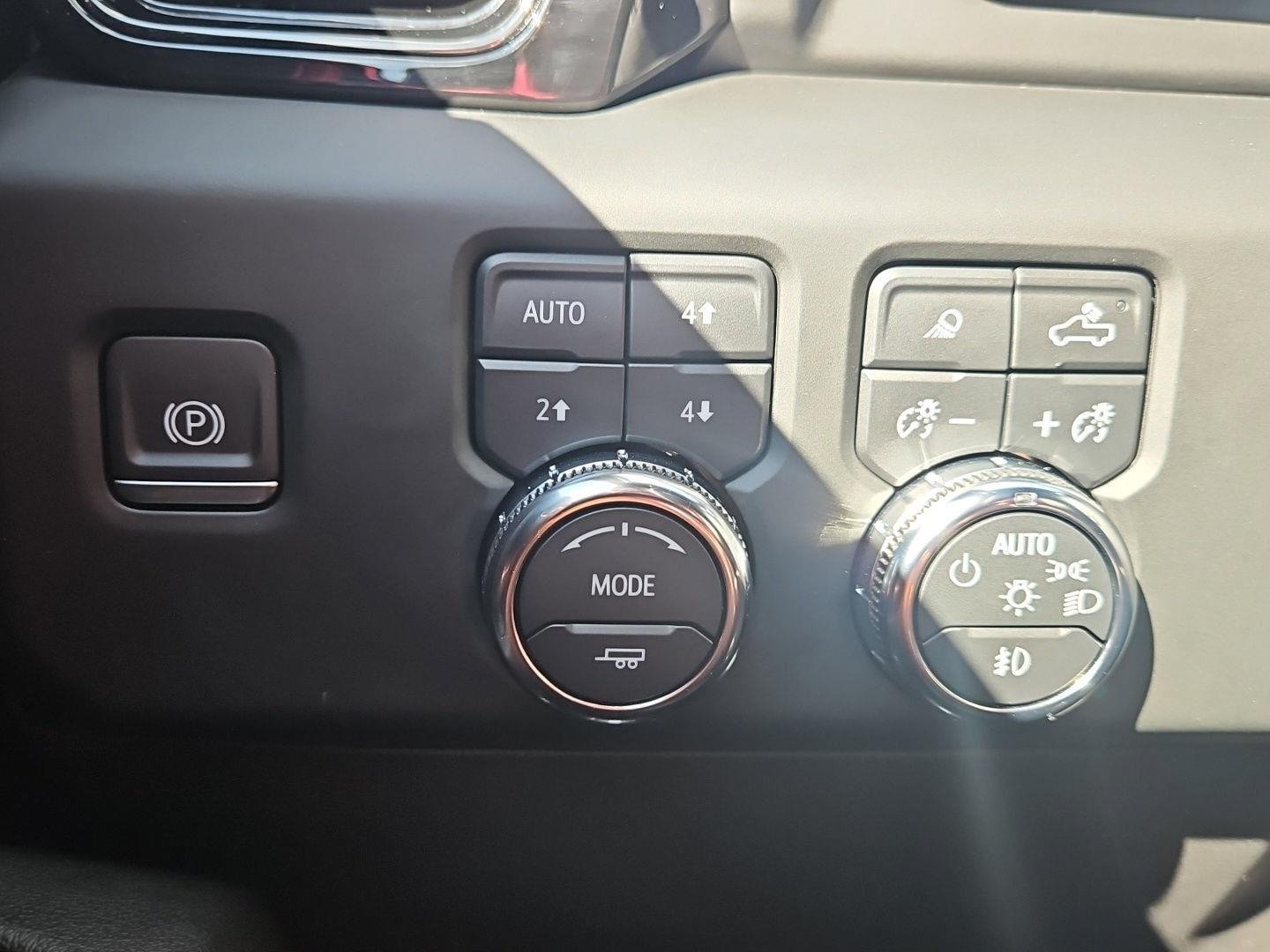 Used 2023 GMC Sierra 1500 AT4 w/ Technology Package AWD/4WD image 26