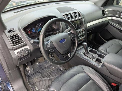 Used 2017 Ford Explorer XLT w/ Equipment Group 202A FWD image 10
