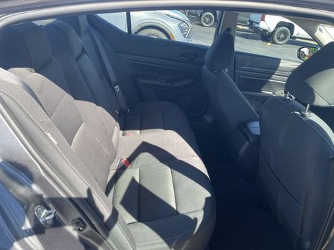 Used 2025 Nissan Altima 2.5 SV FWD image 37