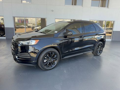 Certified 2024 Ford Edge SE w/ Black Appearance Package AWD/4WD image 2