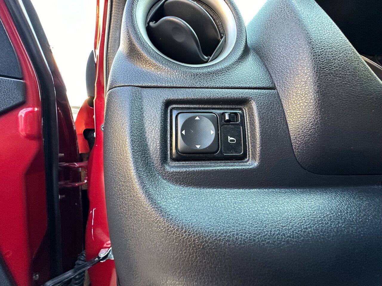 Used 2018 Nissan Versa SV FWD image 17