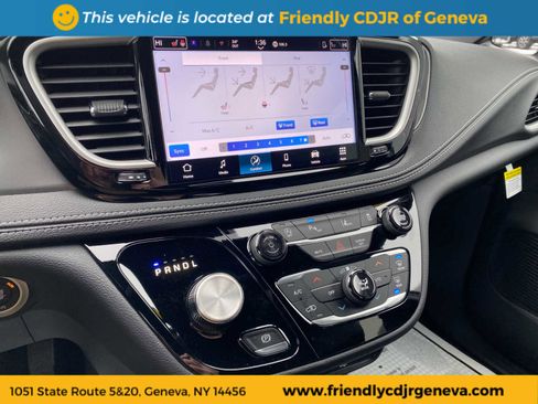 New 2026 Chrysler Pacifica Select image 18