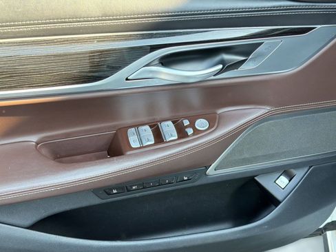 Used 2019 BMW 750i w/ Executive Package RWD image 13