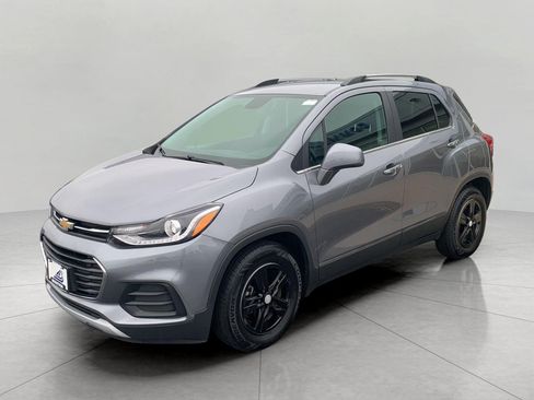 Used 2020 Chevrolet Trax LT w/ LT Convenience Package FWD image 4