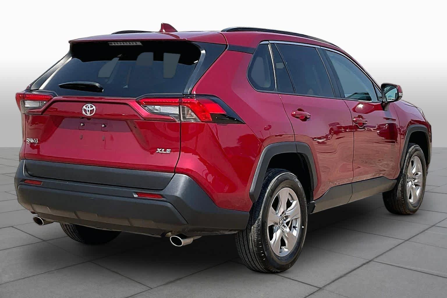 Used 2025 Toyota RAV4 XLE FWD image 13