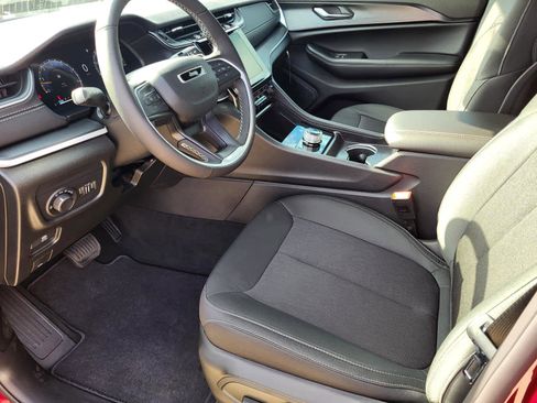 New 2025 Jeep Grand Cherokee Laredo X w/ Luxury Tech Group I image 14