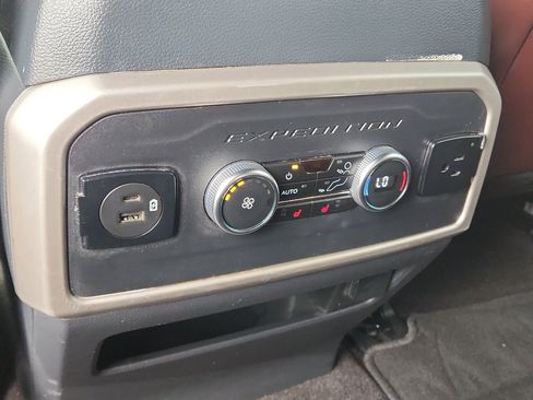 Used 2023 Ford Expedition Limited image 10