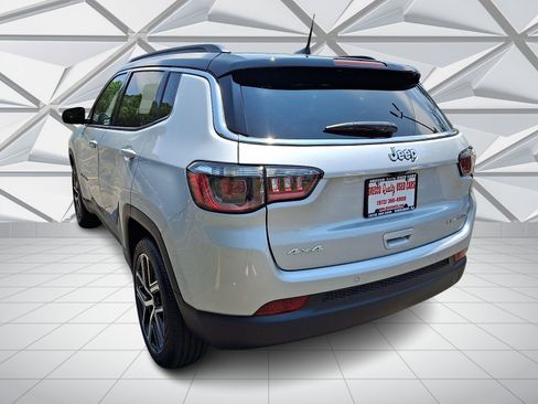Used 2025 Jeep Compass Limited AWD/4WD image 8