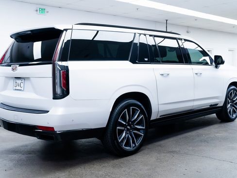 Used 2022 Cadillac Escalade ESV Sport w/ Touring Package image 6