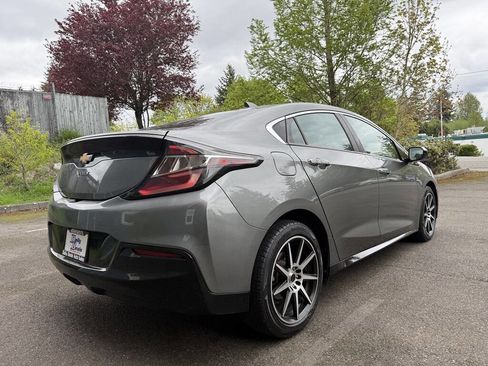 Used 2017 Chevrolet Volt LT FWD image 3