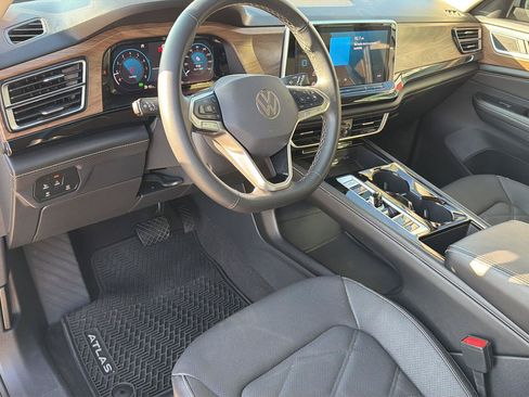 Used 2024 Volkswagen Atlas SE FWD image 18