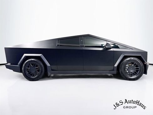 Used 2025 Tesla Cybertruck AWD Crew Cab image 8