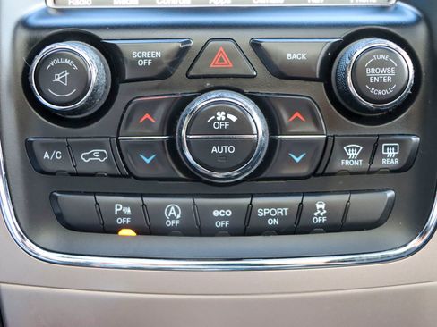 Used 2017 Jeep Grand Cherokee Overland image 40