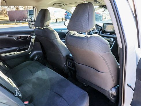 Used 2022 Toyota RAV4 LE image 21