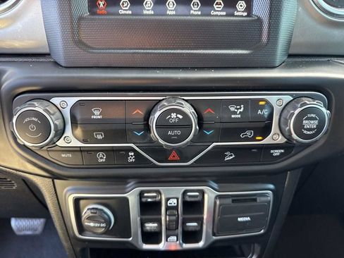 Used 2020 Jeep Wrangler Unlimited Sahara AWD/4WD image 35