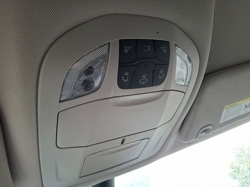 Used 2024 Chrysler Pacifica Touring-L FWD image 27