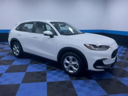 Certified 2025 Honda HR-V LX image 2