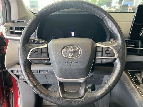 Used 2021 Toyota Sienna XLE FWD image 17