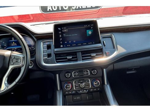 Used 2023 Chevrolet Suburban Premier image 7