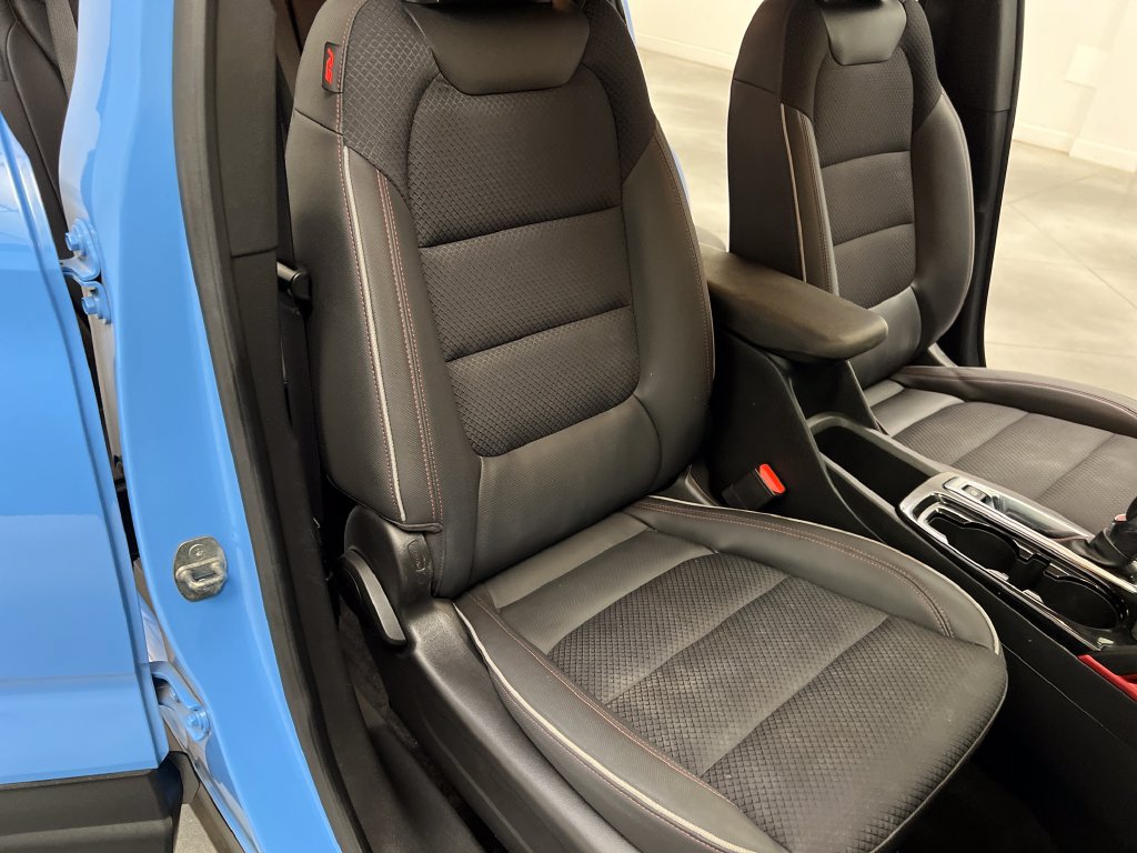 Used 2023 Chevrolet TrailBlazer RS w/ Convenience Package AWD/4WD image 28