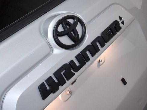 Used 2022 Toyota 4Runner SR5 Premium image 25