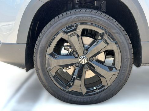 New 2026 Volkswagen Taos SEL AWD/4WD image 11