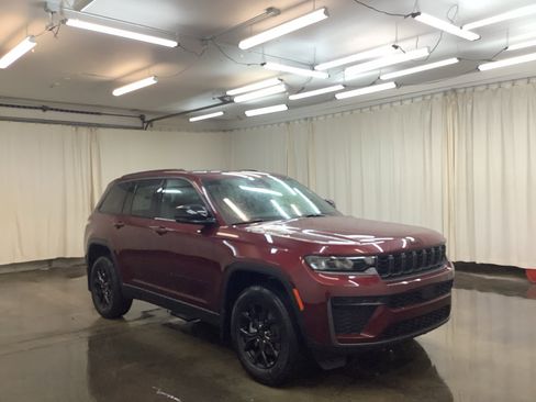 New 2026 Jeep Grand Cherokee Altitude AWD/4WD image 4