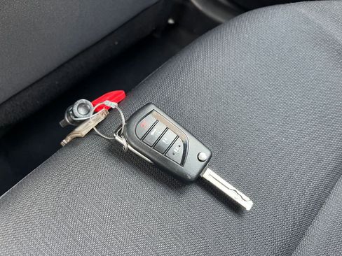 Used 2025 Toyota Corolla LE image 21