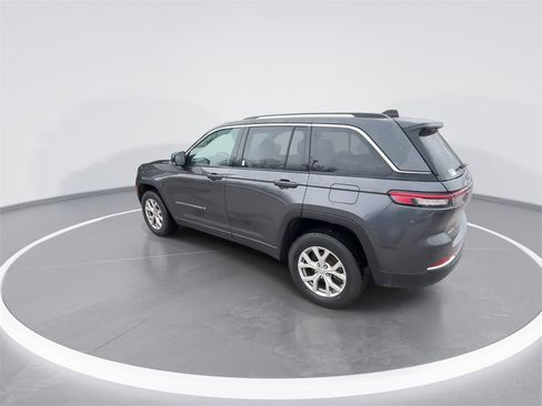 Used 2022 Jeep Grand Cherokee Limited image 6