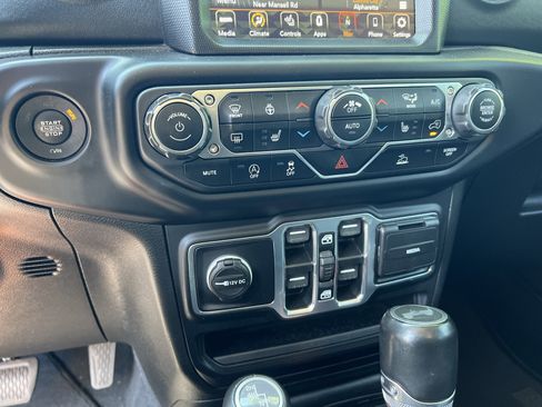 Used 2021 Jeep Wrangler Unlimited Sahara AWD/4WD image 27
