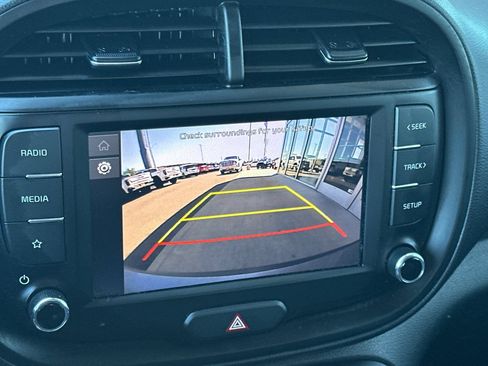Used 2023 Kia Soul LX w/ LX Technology Package FWD image 19