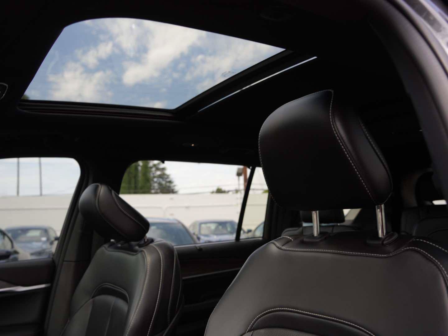 Used 2024 Jeep Grand Cherokee L Limited w/ Luxury Tech Group II RWD image 19