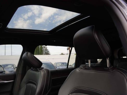 Used 2024 Jeep Grand Cherokee L Limited w/ Luxury Tech Group II RWD image 19