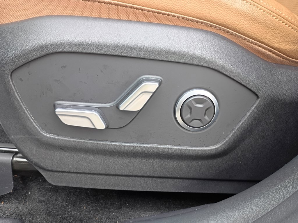 Used 2024 Hyundai Santa Fe Limited AWD/4WD image 21