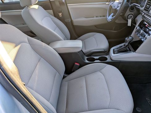 Used 2020 Hyundai Elantra SE image 30