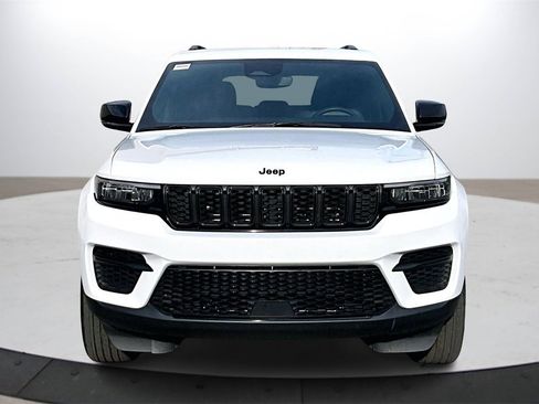 Certified 2024 Jeep Grand Cherokee Altitude image 3