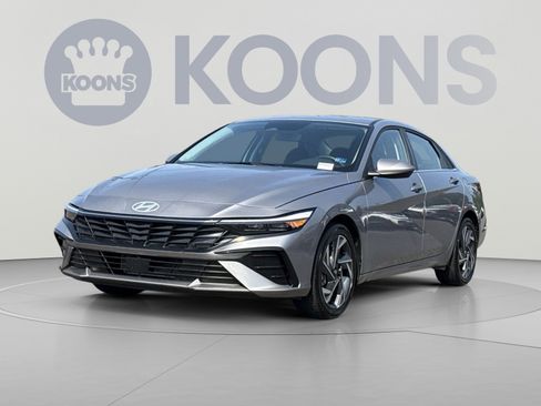 Certified 2025 Hyundai Elantra SEL FWD image 1