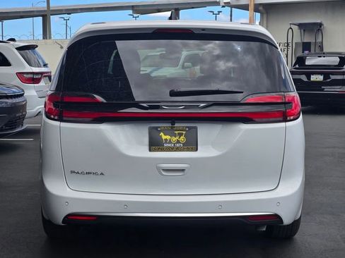 New 2027 Chrysler Pacifica Select FWD image 5
