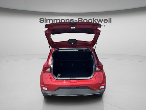 Used 2025 Hyundai Venue SE FWD image 10