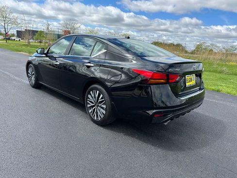 Used 2023 Nissan Altima 2.5 SV w/ SV Premium Package FWD image 5